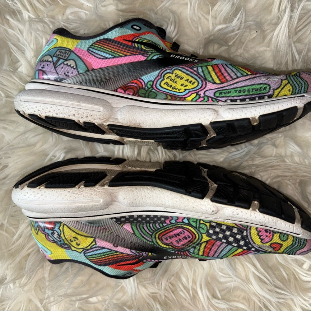 Brooks Multicolor Pride Pattern Running Shoes - Picture 4 of 4